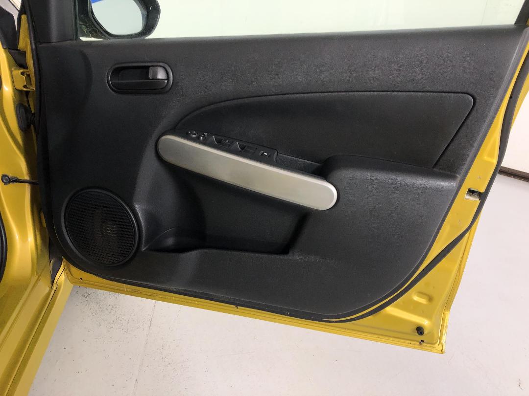 Photo '15' of Mazda Demio