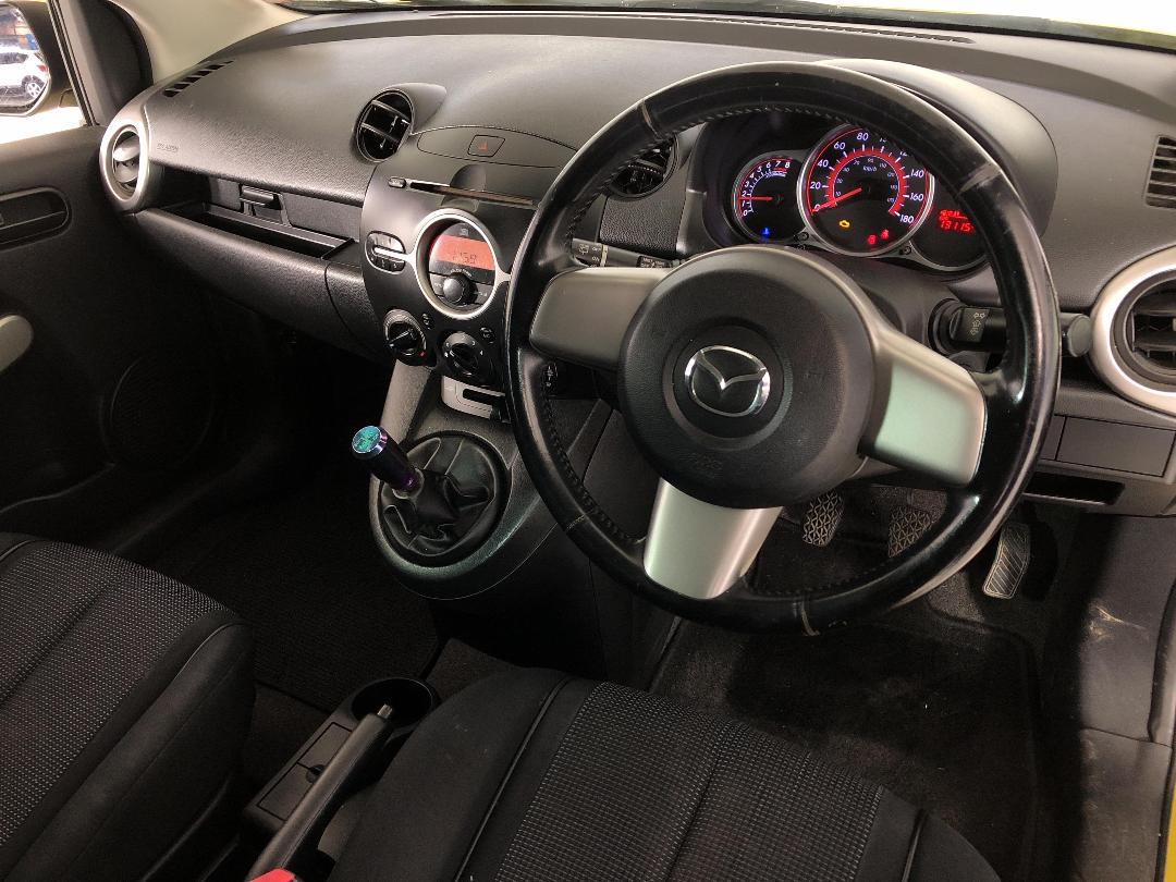 Photo '17' of Mazda Demio