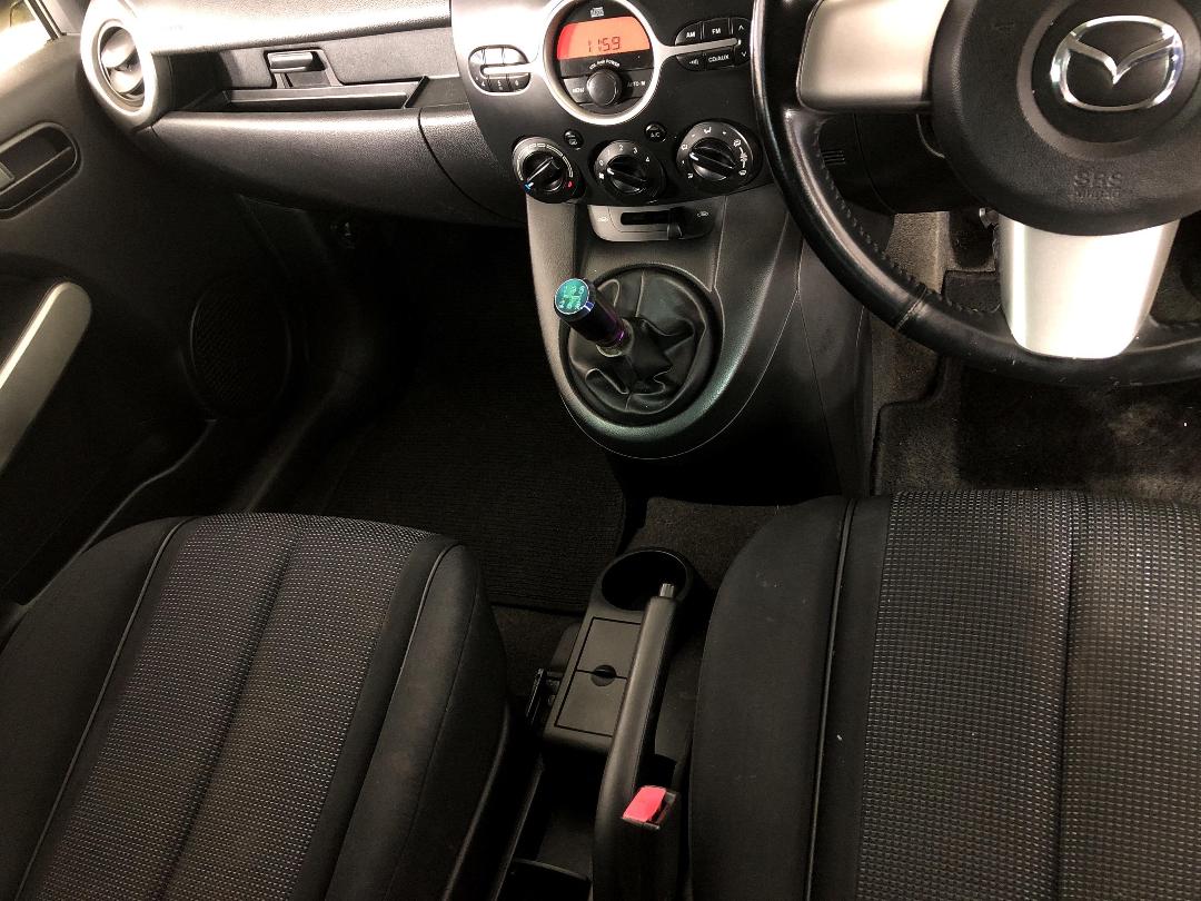 Photo '18' of Mazda Demio