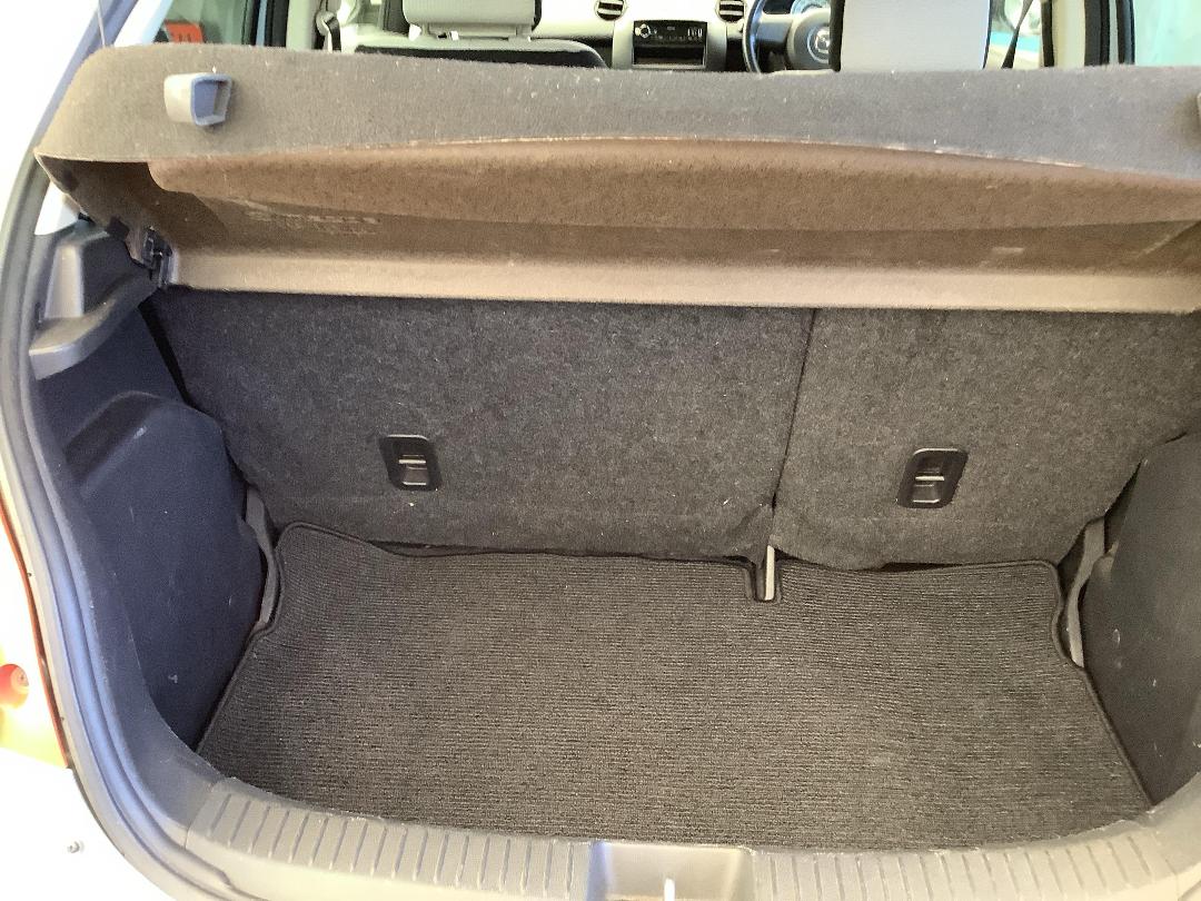 Photo '8' of Mazda Demio