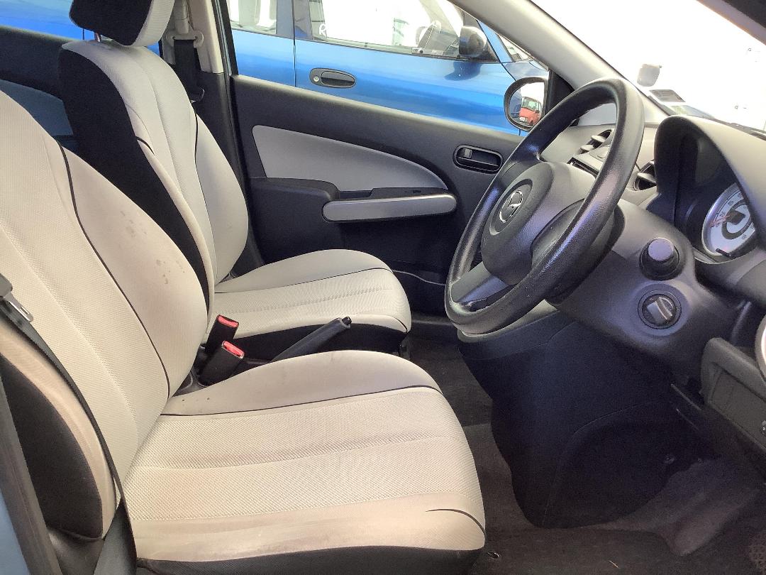 Photo '10' of Mazda Demio