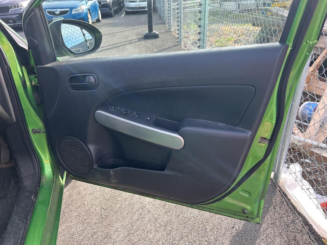 Photo '12' of Mazda Demio