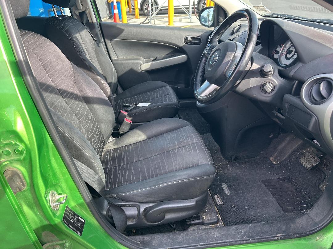 Photo '13' of Mazda Demio