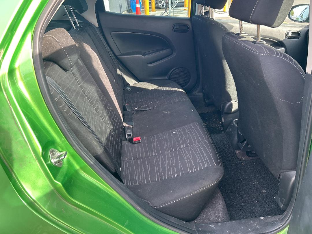 Photo '17' of Mazda Demio