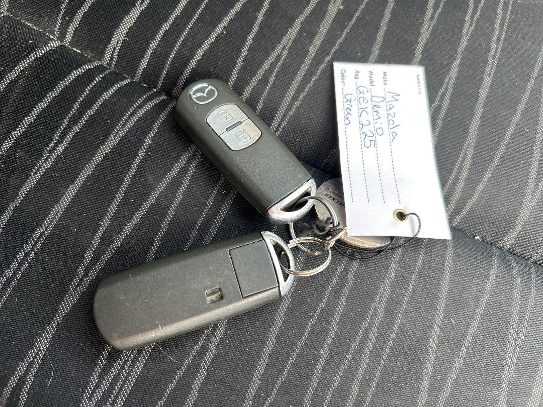 Photo '14' of Mazda Demio