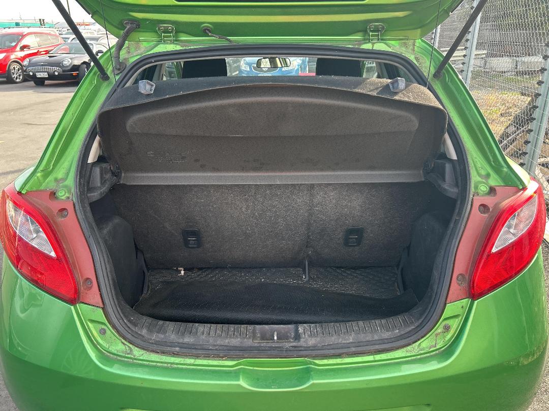 Photo '20' of Mazda Demio