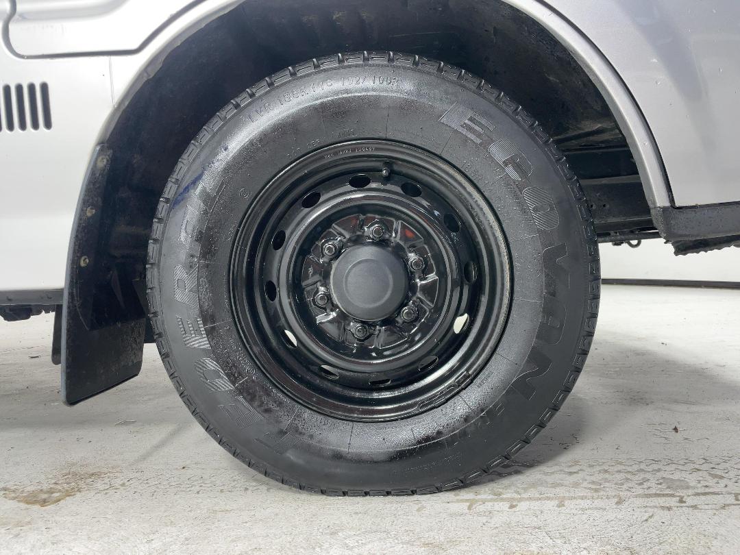 Photo '9' of Mazda E2000 Photo '9' of Mazda E2000