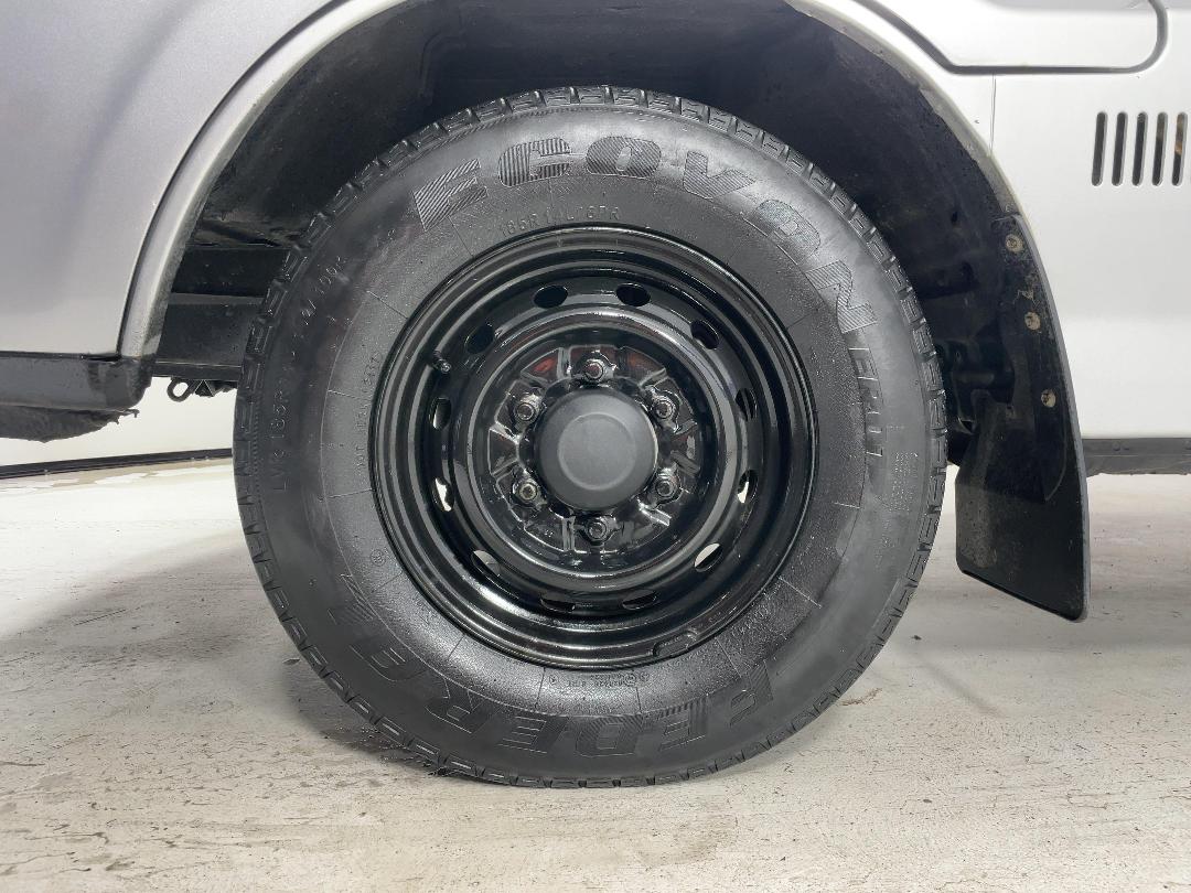 Photo '10' of Mazda E2000 Photo '10' of Mazda E2000