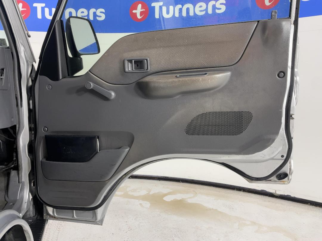 Photo '15' of Mazda E2000 Photo '15' of Mazda E2000