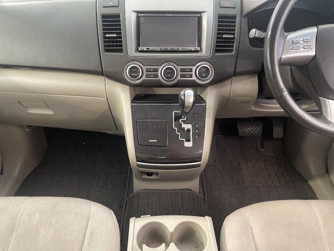 Photo '18' of Mazda MPV