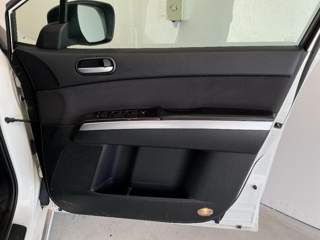 Photo '12' of Mazda MPV Photo '12' of Mazda MPV