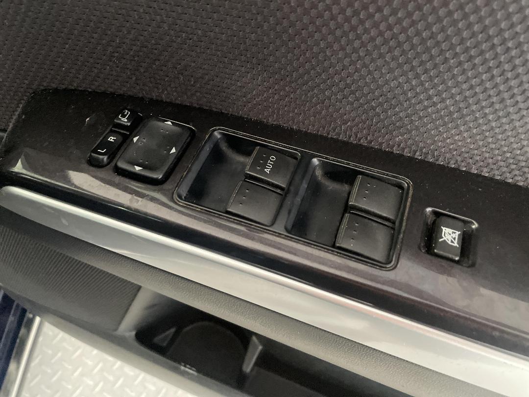 Photo '23' of Mazda MPV