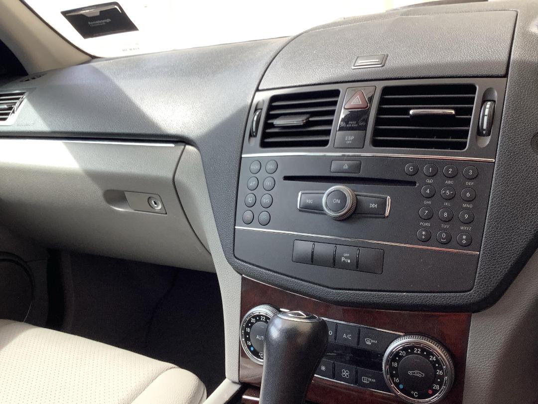 Photo '17' of Mercedes-Benz C-Class C200K Classic Photo '17' of Mercedes-Benz C-Class C200K Classic