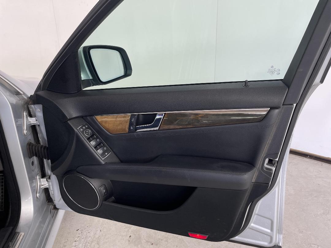 Photo '15' of Mercedes-Benz C200 Photo '15' of Mercedes-Benz C200