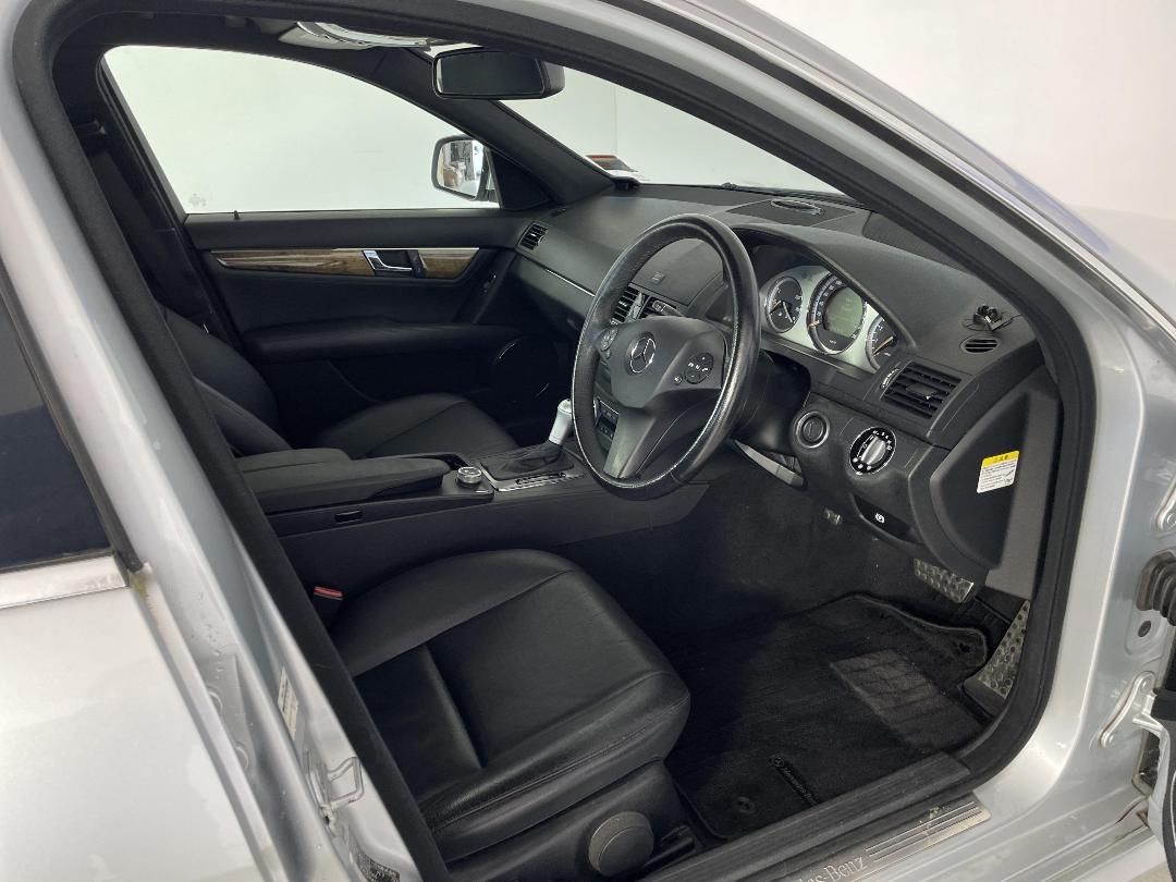 Photo '16' of Mercedes-Benz C200 Photo '16' of Mercedes-Benz C200