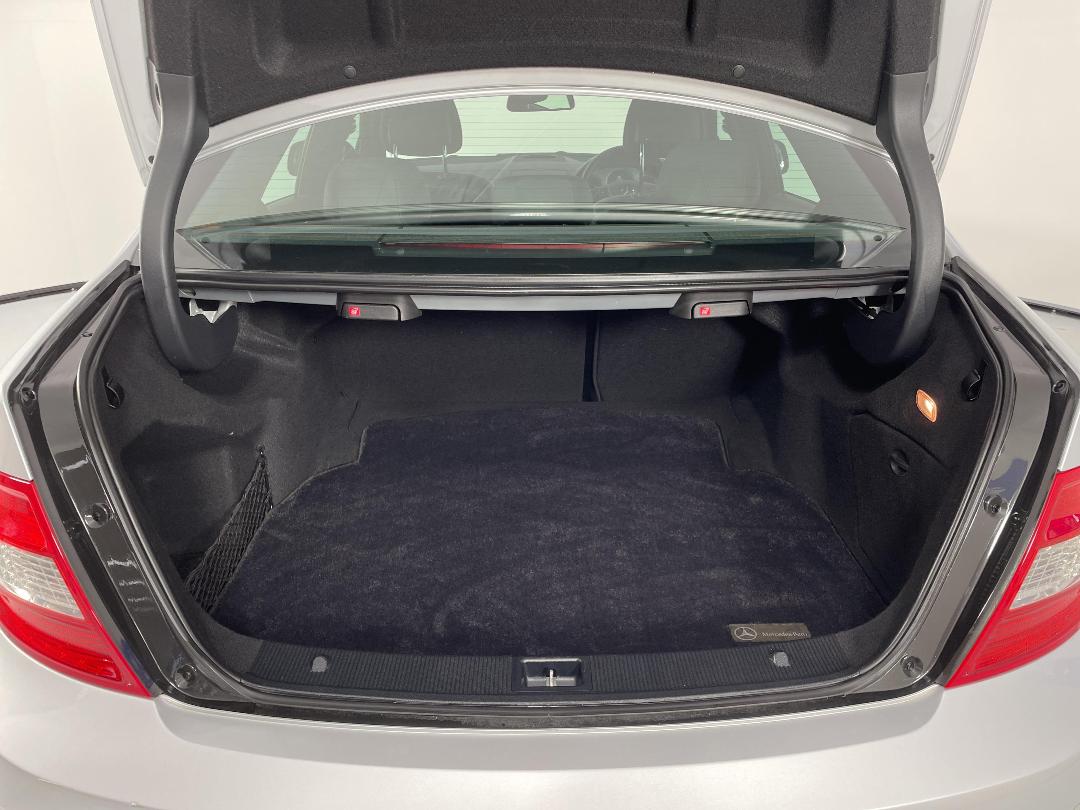 Photo '14' of Mercedes-Benz C300 Photo '14' of Mercedes-Benz C300