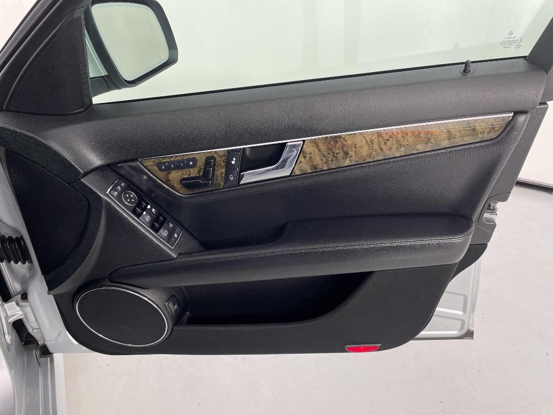 Photo '15' of Mercedes-Benz C300 Photo '15' of Mercedes-Benz C300