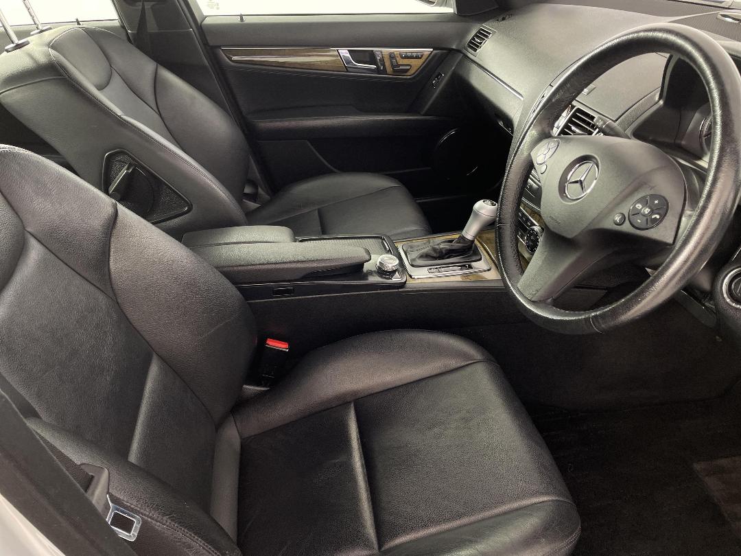 Photo '16' of Mercedes-Benz C300 Photo '16' of Mercedes-Benz C300