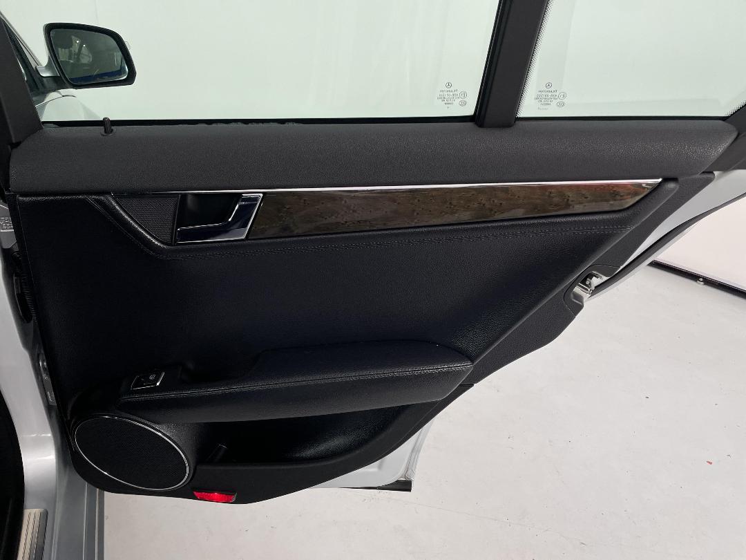 Photo '19' of Mercedes-Benz C300 Photo '19' of Mercedes-Benz C300