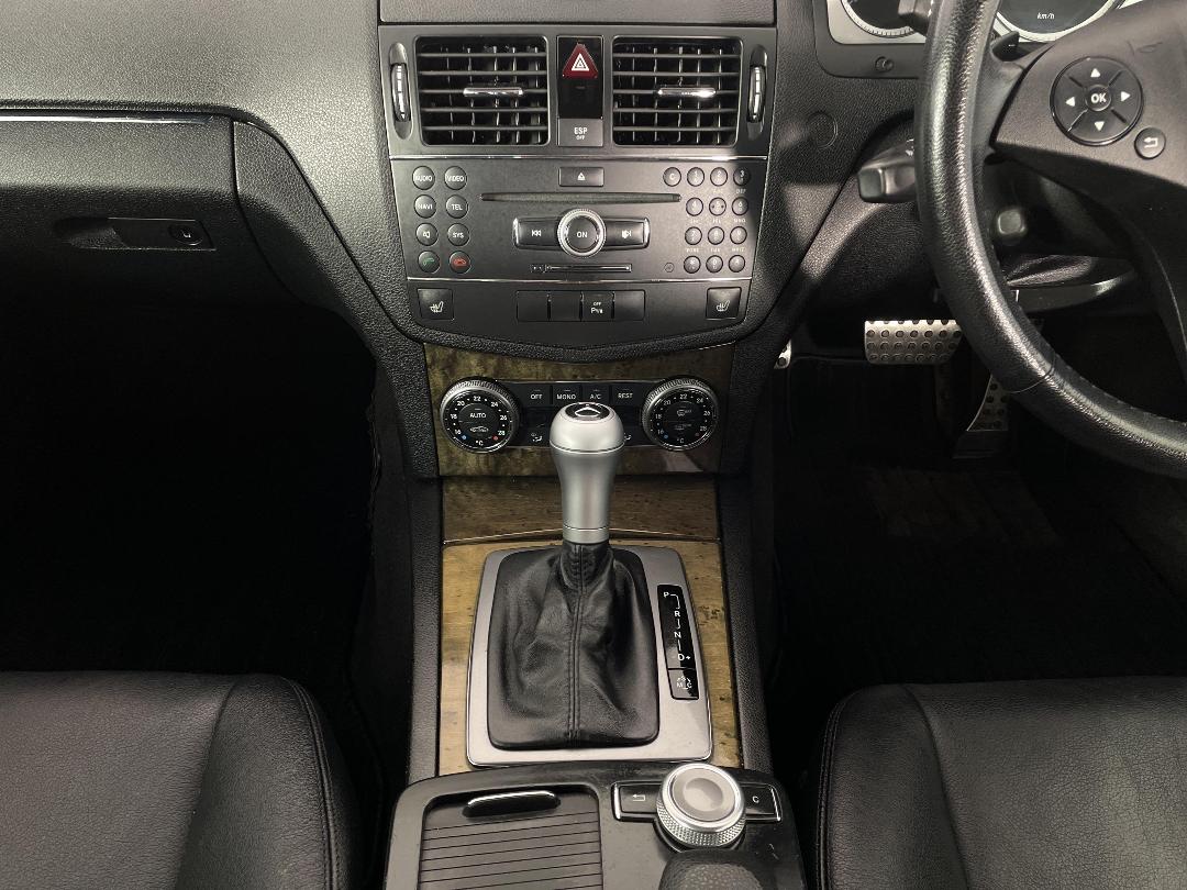 Photo '18' of Mercedes-Benz C300 Photo '18' of Mercedes-Benz C300