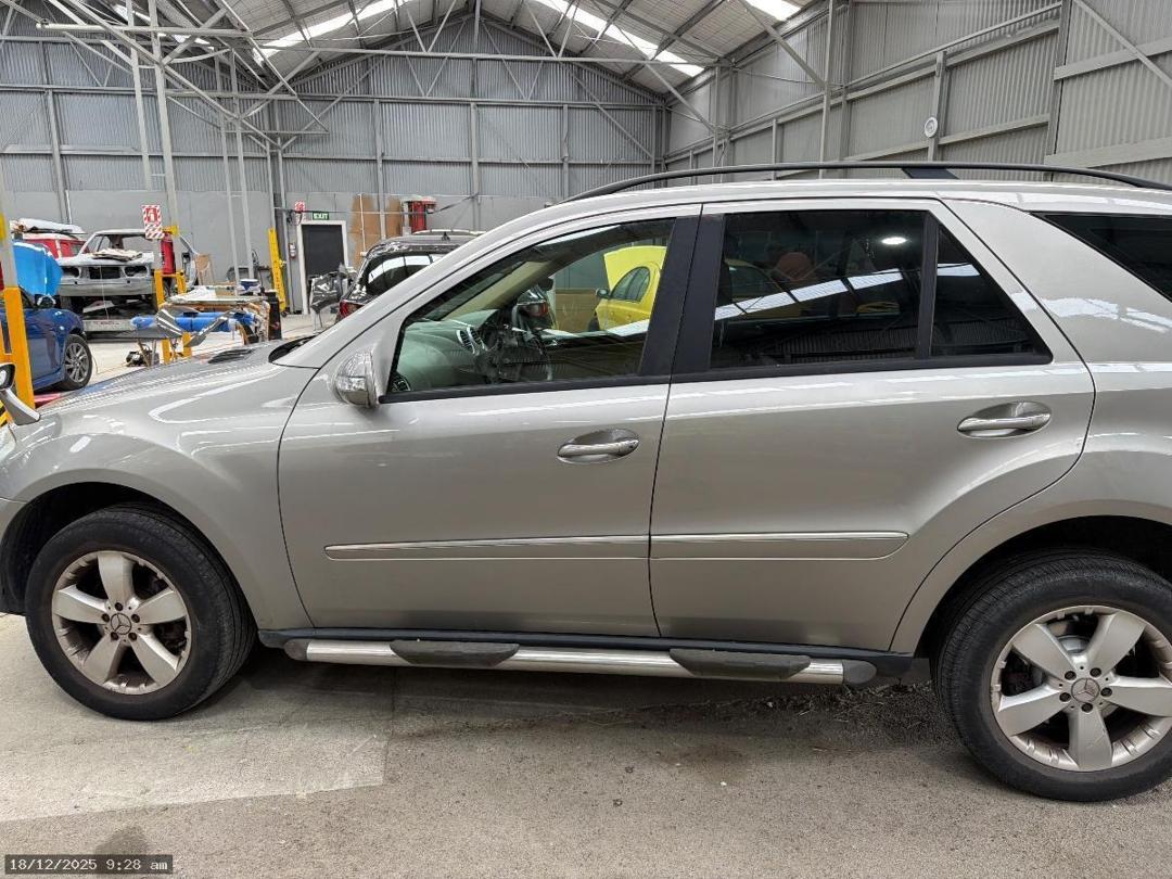 Photo '4' of Mercedes-Benz ML500