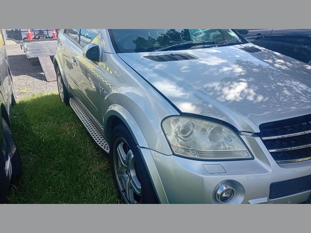 Photo '3' of Mercedes-Benz ML63 AMG