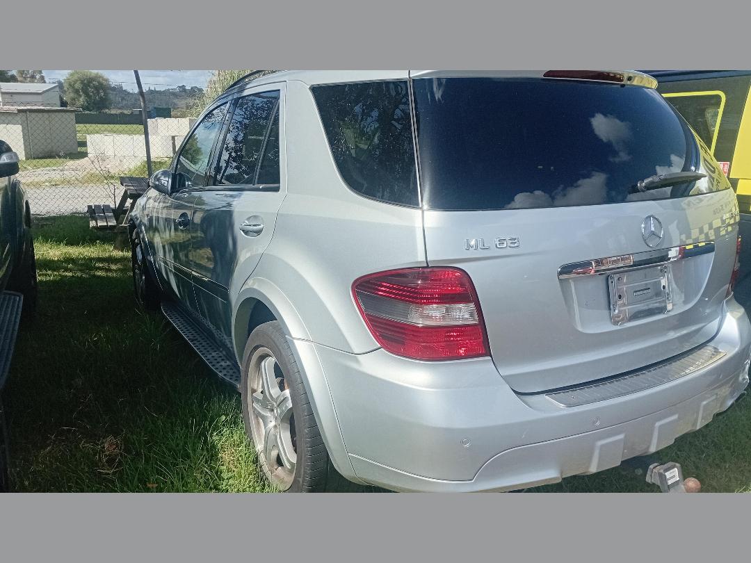 Photo '4' of Mercedes-Benz ML63 AMG