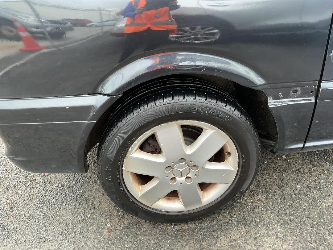 Photo '27' of Mercedes-Benz V350 Photo '27' of Mercedes-Benz V350