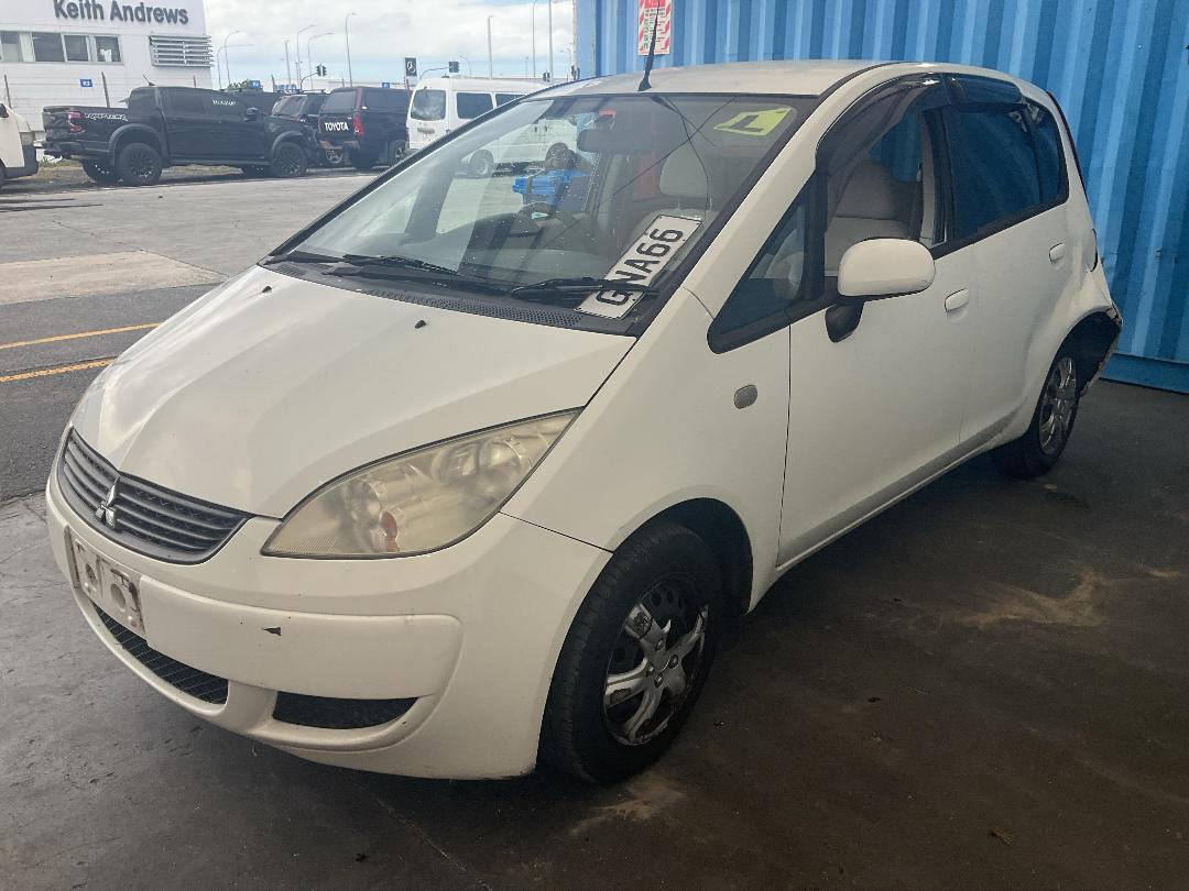 Photo '3' of Mitsubishi Colt Photo '3' of Mitsubishi Colt