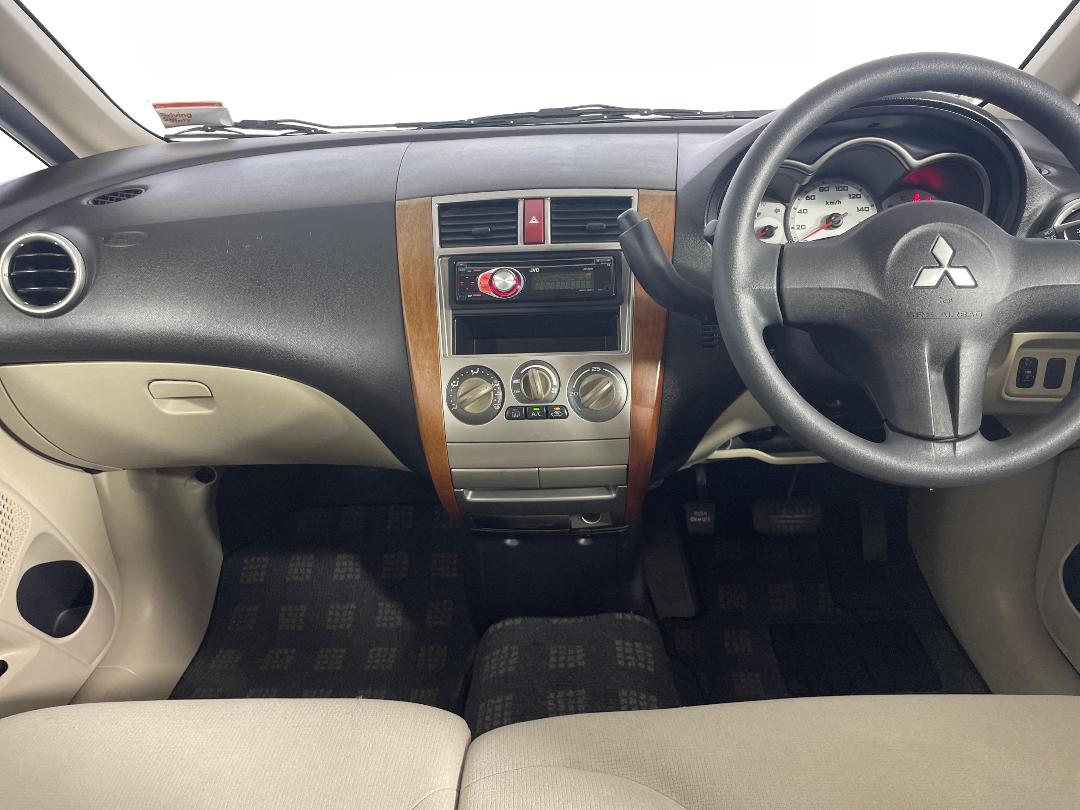 Photo '18' of Mitsubishi Colt