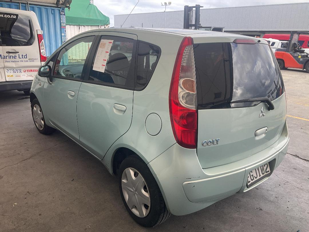 Photo '13' of Mitsubishi Colt Photo '13' of Mitsubishi Colt