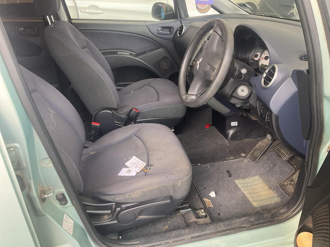 Photo '23' of Mitsubishi Colt Photo '23' of Mitsubishi Colt