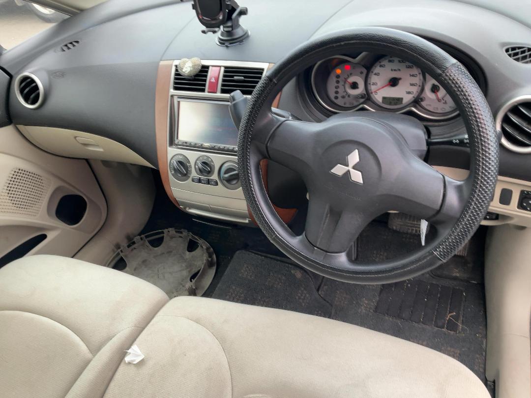 Photo '13' of Mitsubishi Colt Photo '13' of Mitsubishi Colt