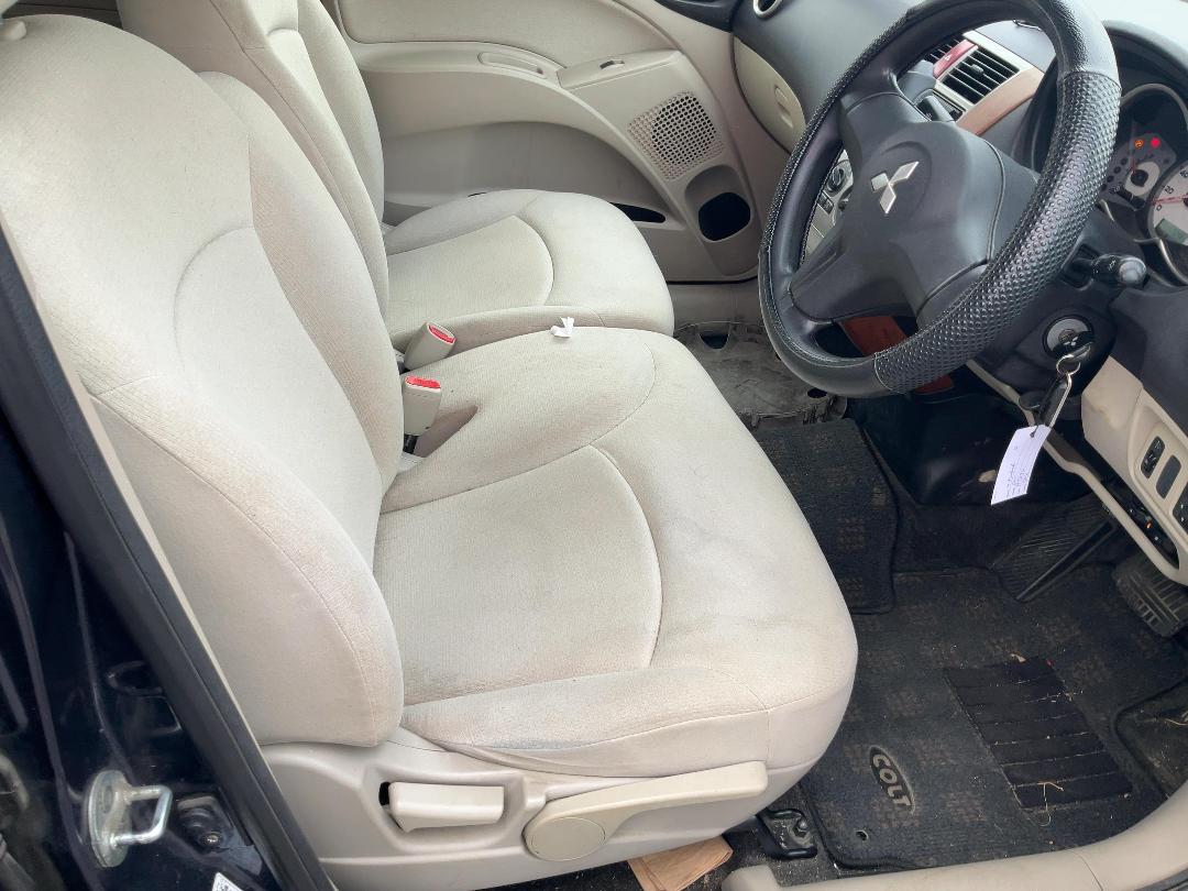 Photo '14' of Mitsubishi Colt Photo '14' of Mitsubishi Colt