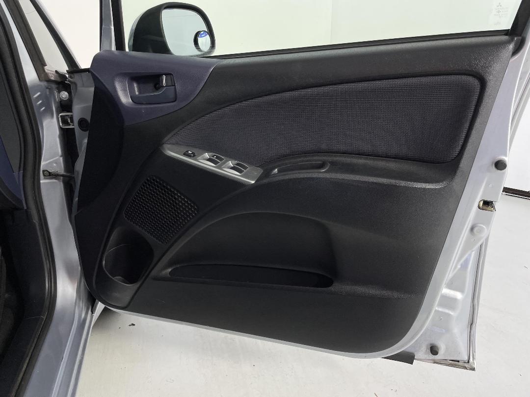 Photo '15' of Mitsubishi Colt Plus Photo '15' of Mitsubishi Colt Plus