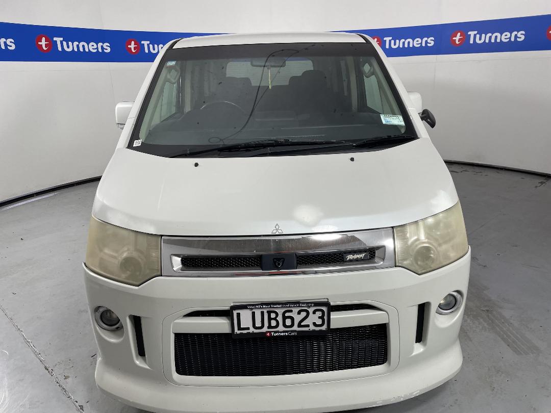 Photo '2' of Mitsubishi Delica Photo '2' of Mitsubishi Delica