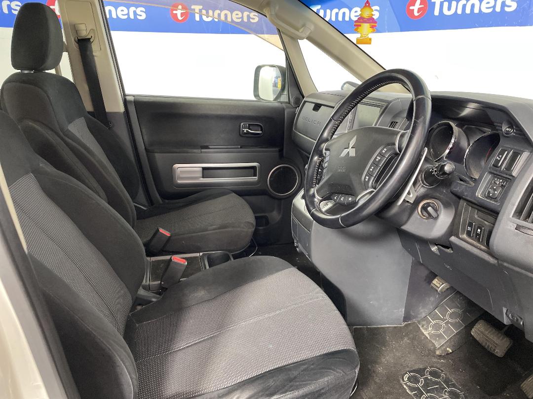 Photo '16' of Mitsubishi Delica Photo '16' of Mitsubishi Delica