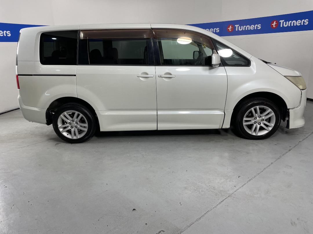 Photo '23' of Mitsubishi Delica Photo '23' of Mitsubishi Delica