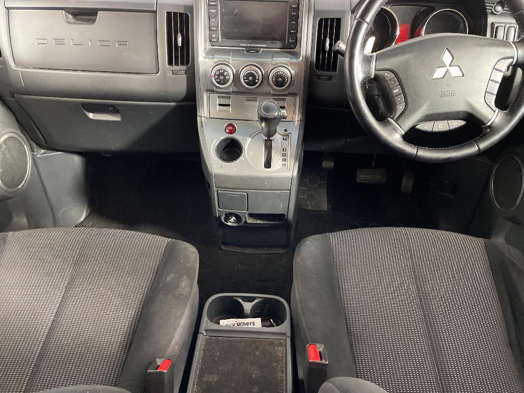 Photo '18' of Mitsubishi Delica Photo '18' of Mitsubishi Delica
