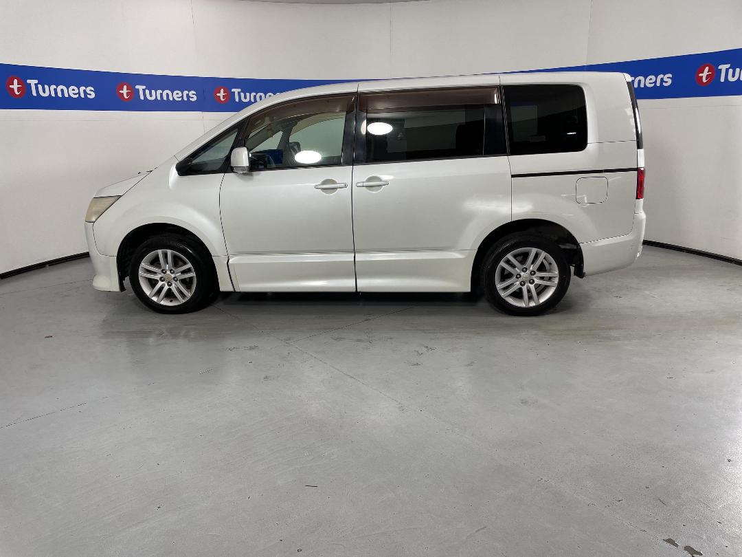 Photo '24' of Mitsubishi Delica Photo '24' of Mitsubishi Delica