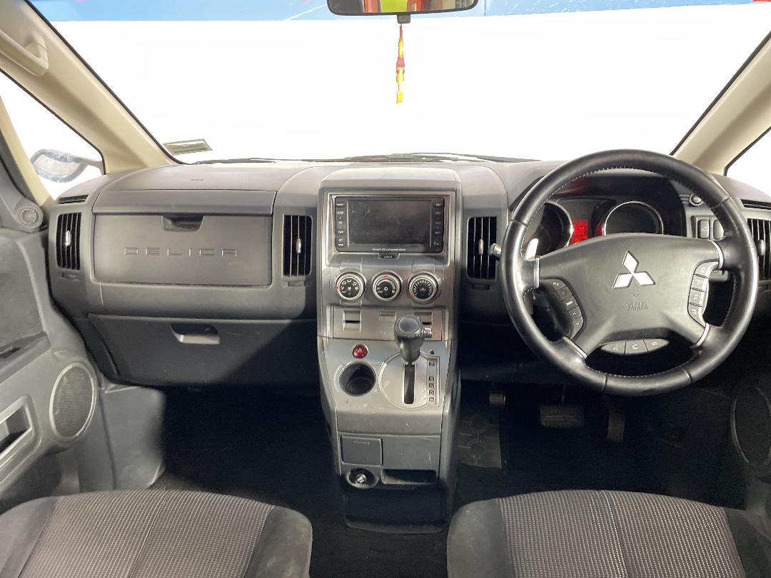Photo '17' of Mitsubishi Delica Photo '17' of Mitsubishi Delica
