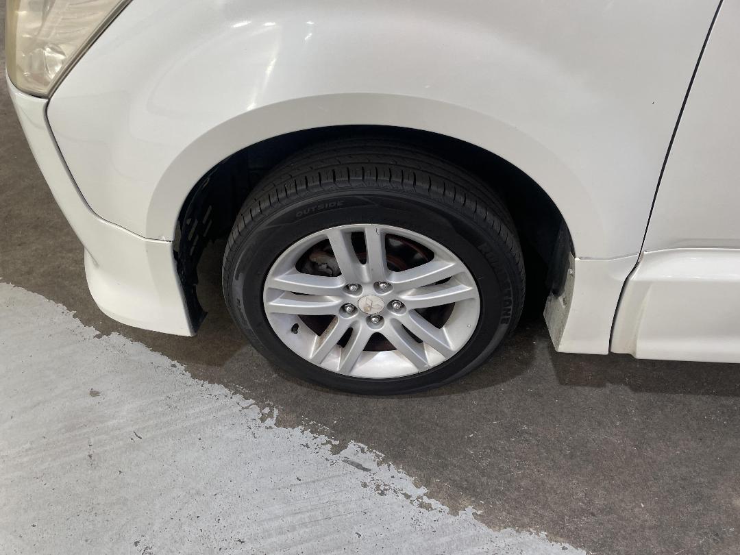 Photo '8' of Mitsubishi Delica