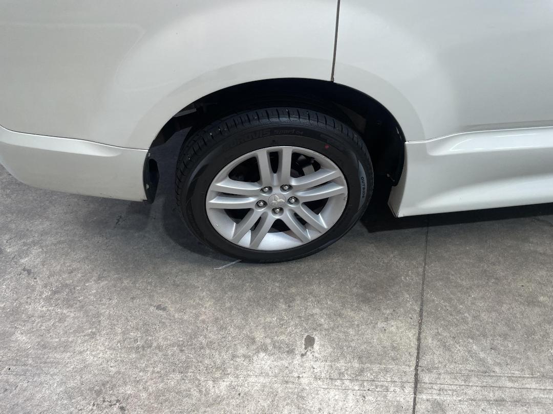 Photo '10' of Mitsubishi Delica