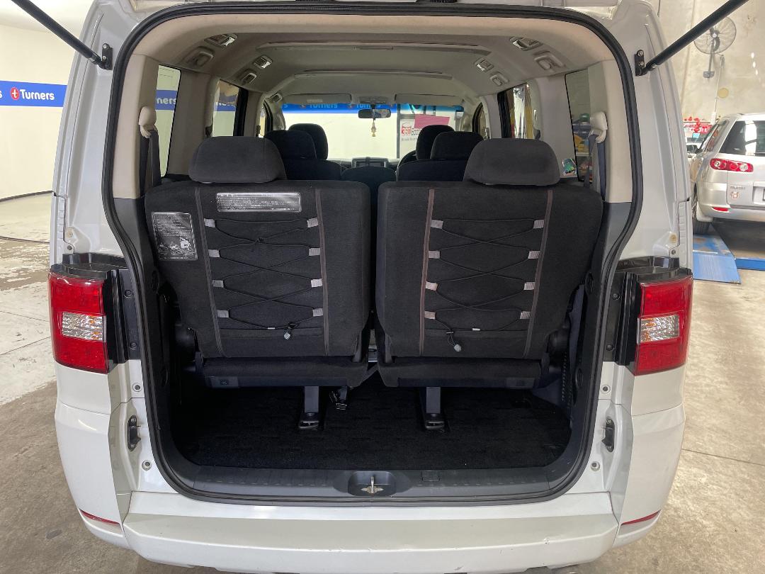 Photo '12' of Mitsubishi Delica