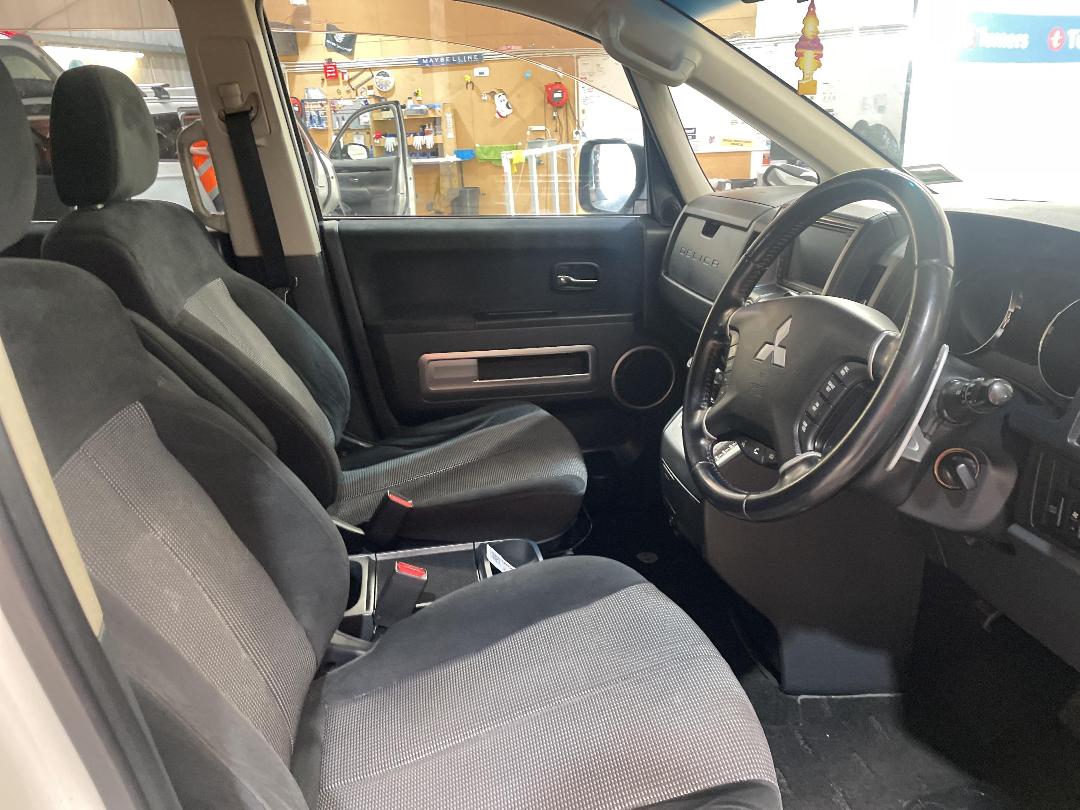 Photo '14' of Mitsubishi Delica