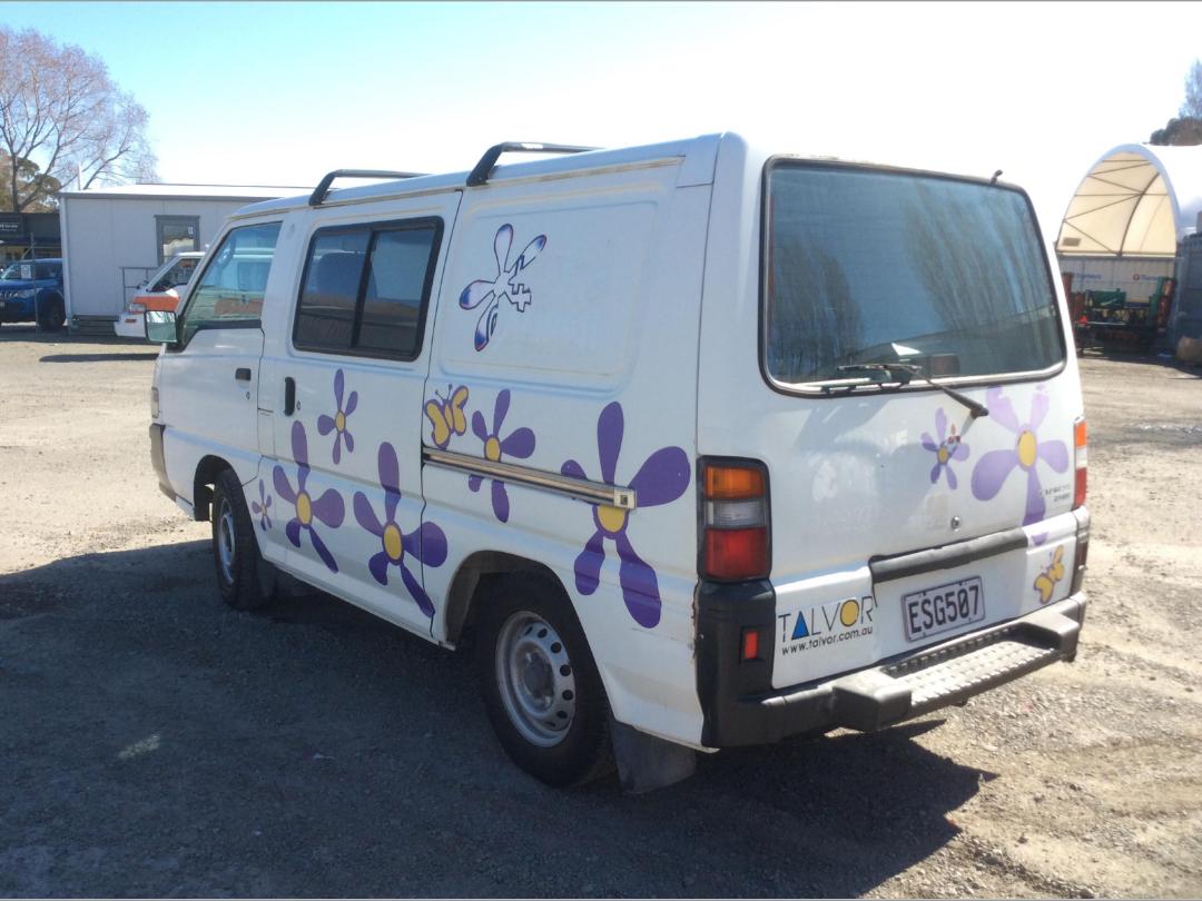 Photo '6' of Mitsubishi Express 2.4 EFI Motorhome Photo '6' of Mitsubishi Express 2.4 EFI Motorhome