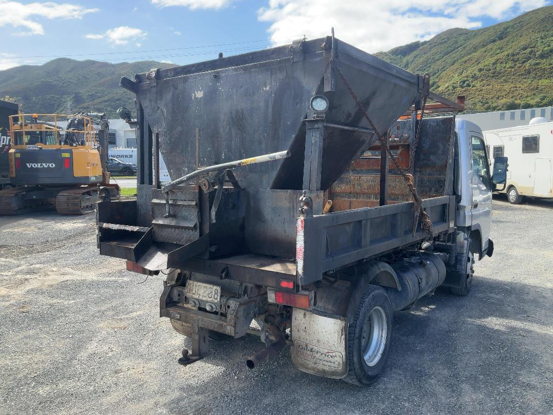 Photo '5' of Mitsubishi Fuso Canter FE150T1 Tipper