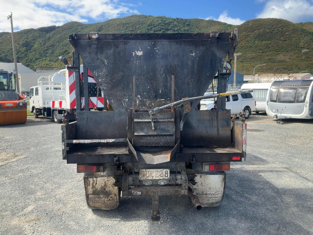 Photo '6' of Mitsubishi Fuso Canter FE150T1 Tipper