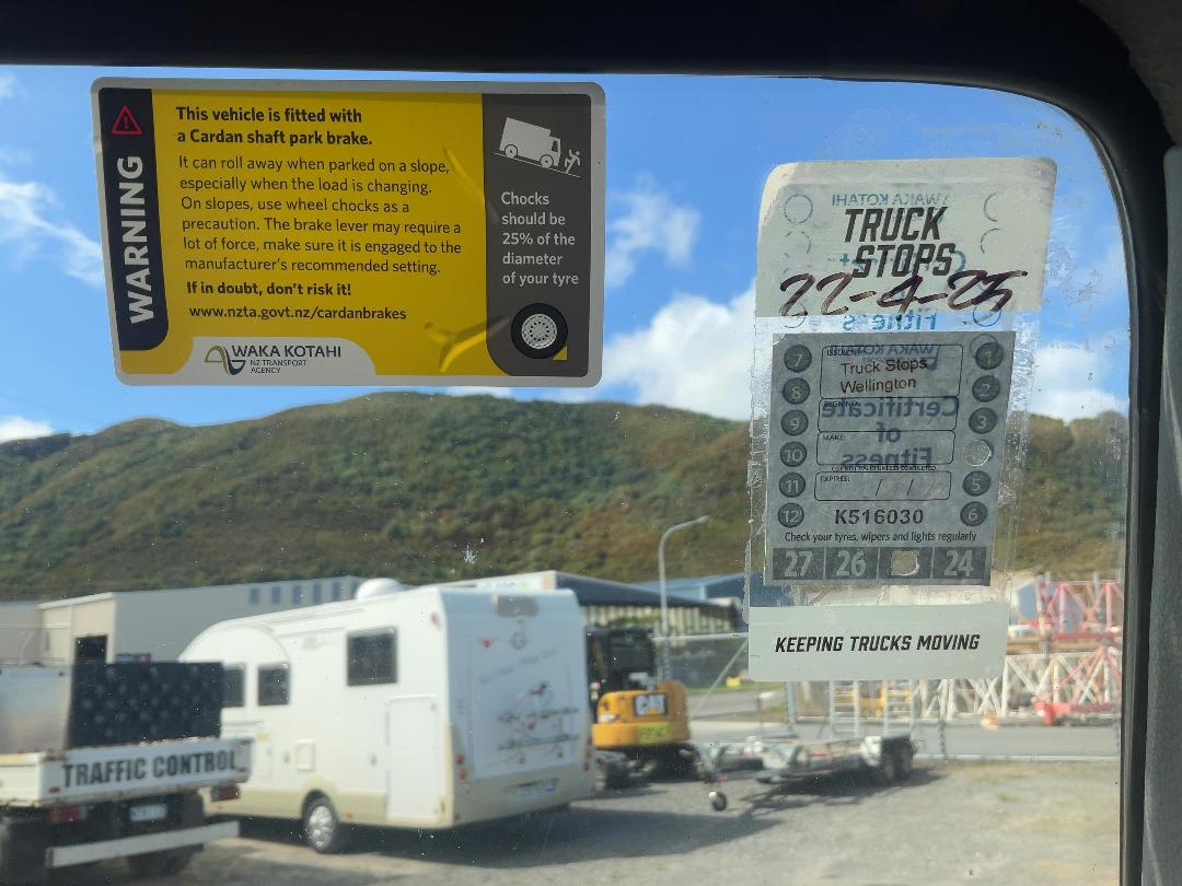 Photo '34' of Mitsubishi Fuso Canter FE150T1 Tipper