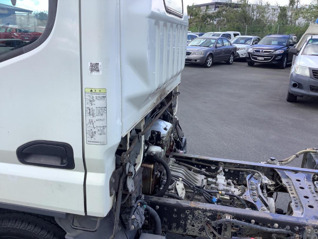 Photo '15' of Mitsubishi Fuso Canter Cab Chassis Photo '15' of Mitsubishi Fuso Canter Cab Chassis